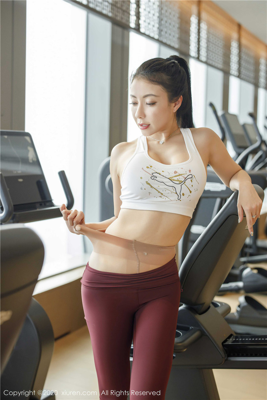 運(yùn)動(dòng)女神熱辣身材誘惑難以抵擋