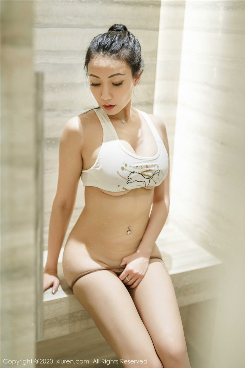 運(yùn)動(dòng)女神熱辣身材誘惑難以抵擋