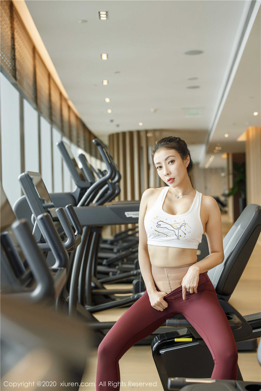 運(yùn)動(dòng)女神熱辣身材誘惑難以抵擋