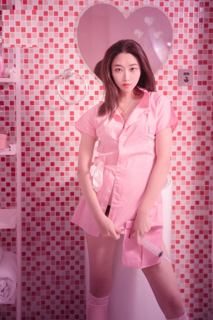 感受青春美女的青春的胴體，這身材腿玩年