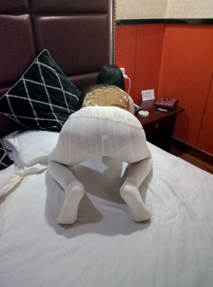新嫩的大屁股，是多少男人夢寐以求的玩物