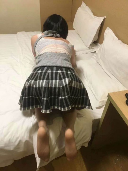 新嫩的大屁股，是多少男人夢寐以求的玩物
