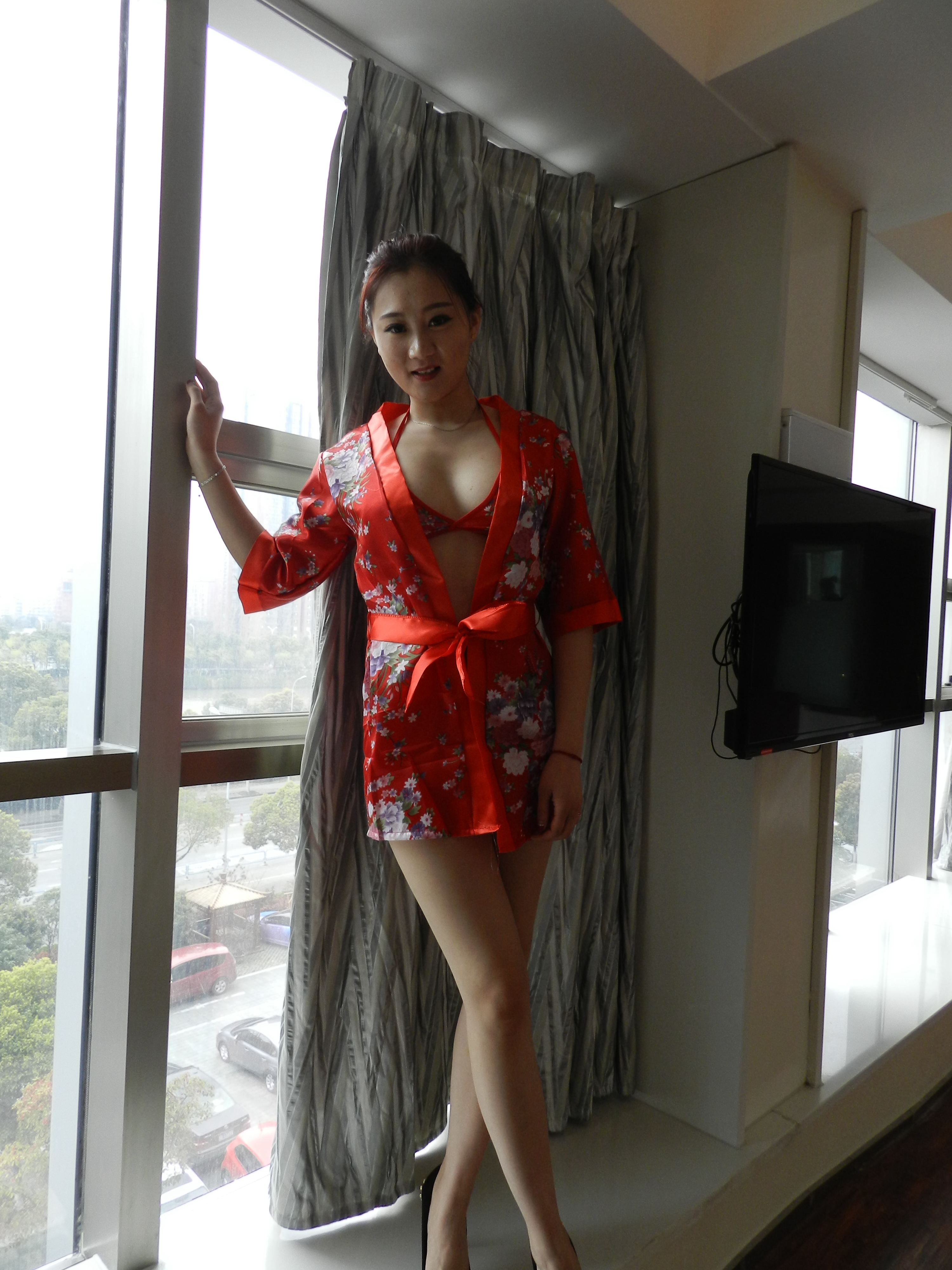 風(fēng)騷大長(zhǎng)腿小姐姐小諾
