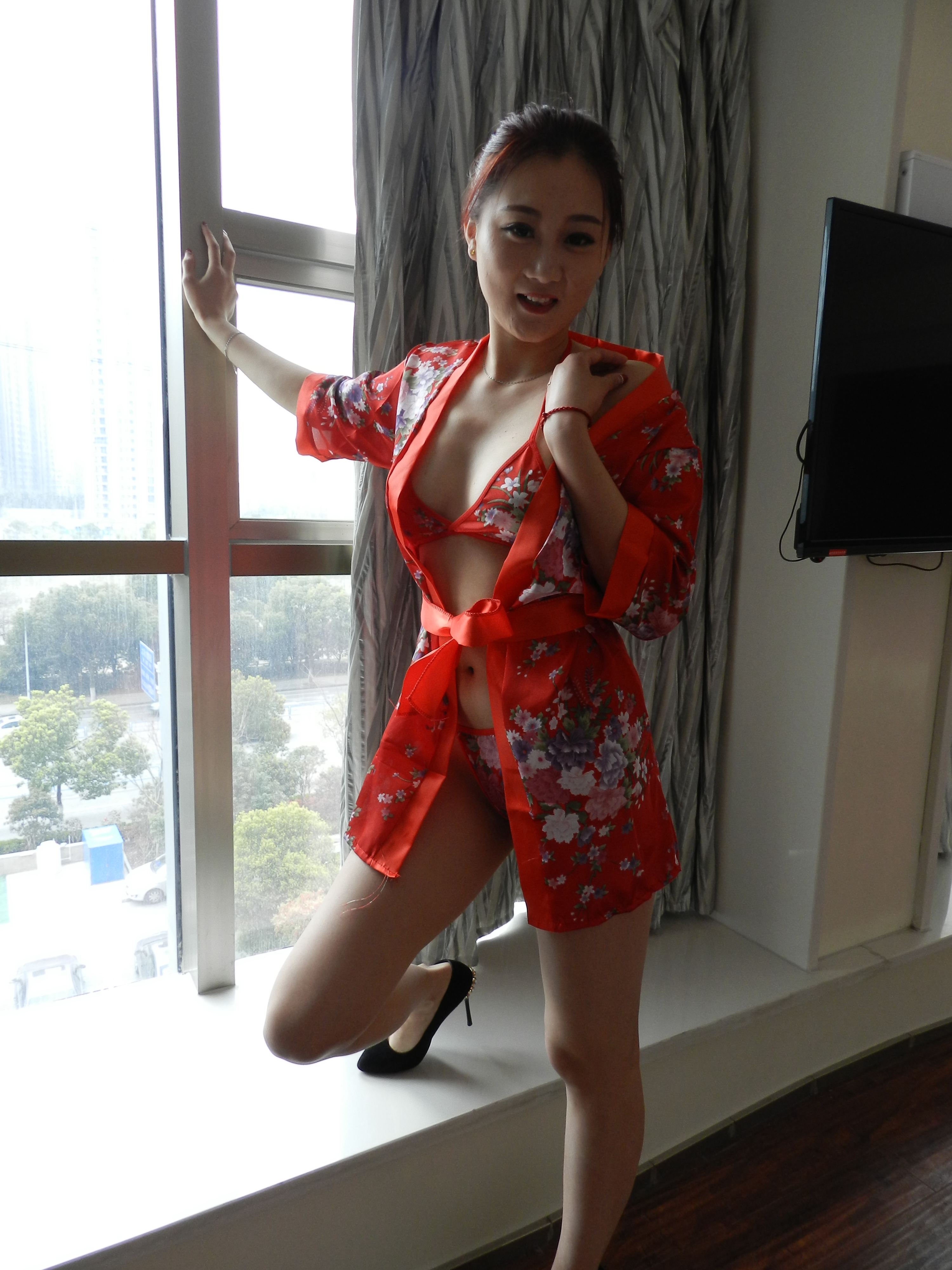 風(fēng)騷大長(zhǎng)腿小姐姐小諾