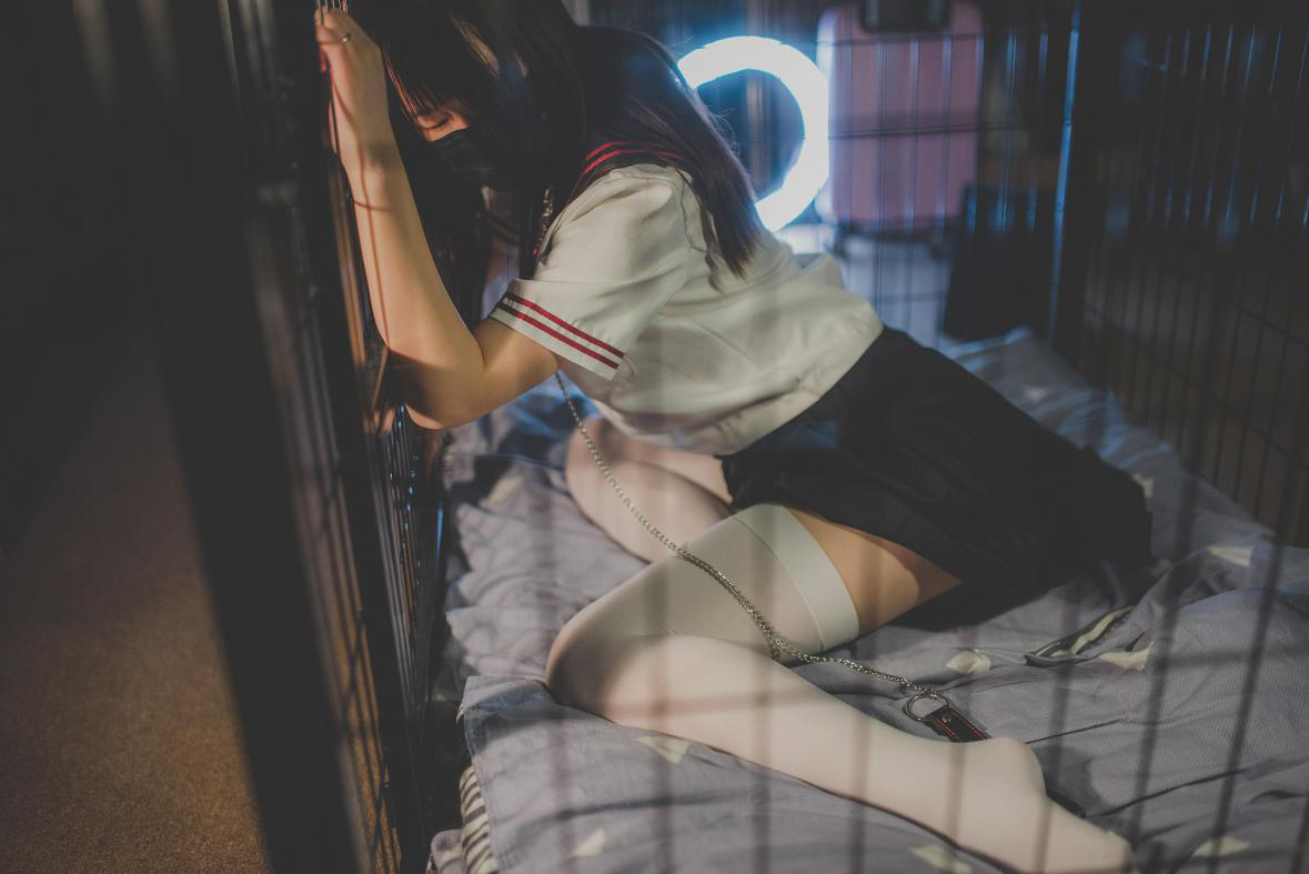 蘿莉系列.狗籠調(diào)教攝影作品