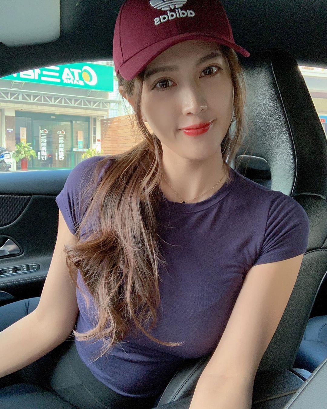 臺灣網(wǎng)紅雙峰傲人誘惑至極