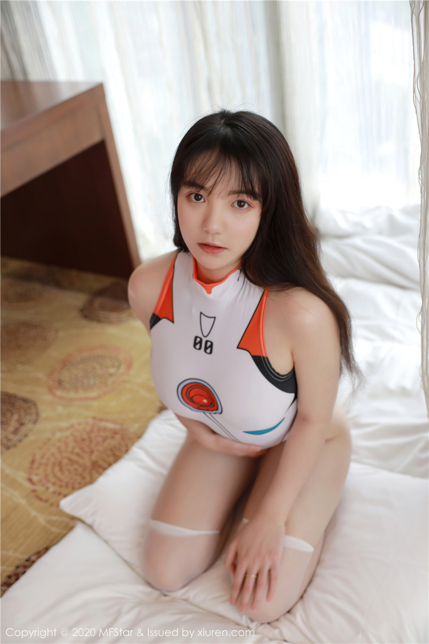 甜美女神揉揉肉肉緊身死庫(kù)水撅臀示愛(ài)