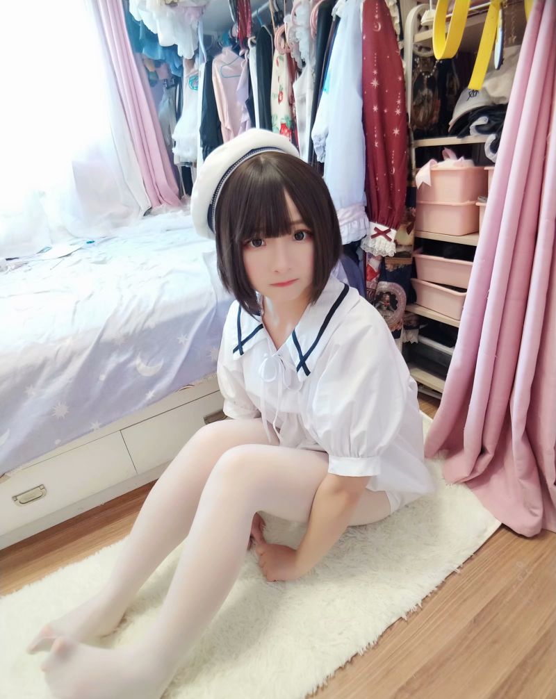賣(mài)弄腳丫的女孩