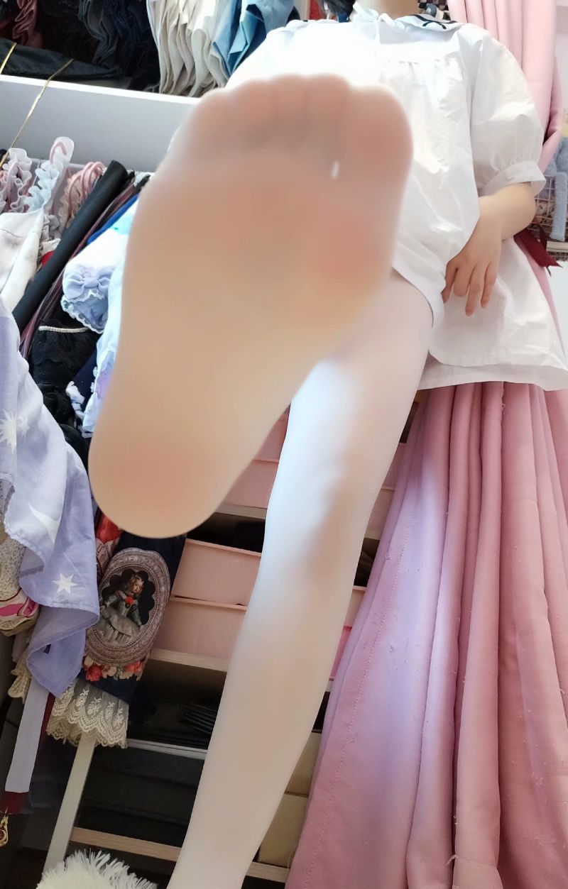 賣(mài)弄腳丫的女孩