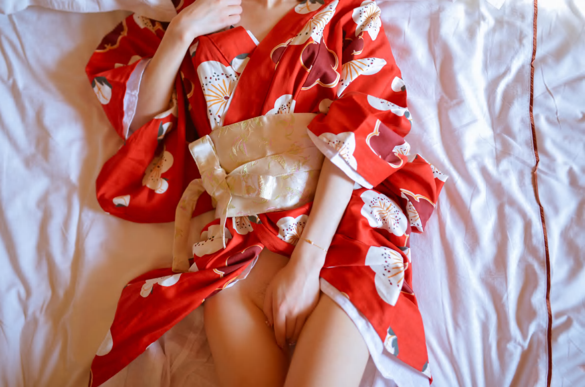 紅色日式白花和服美腳捆綁
