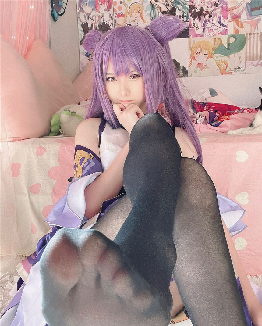 角色扮演的可愛女孩、好想把OK蹦撕下來