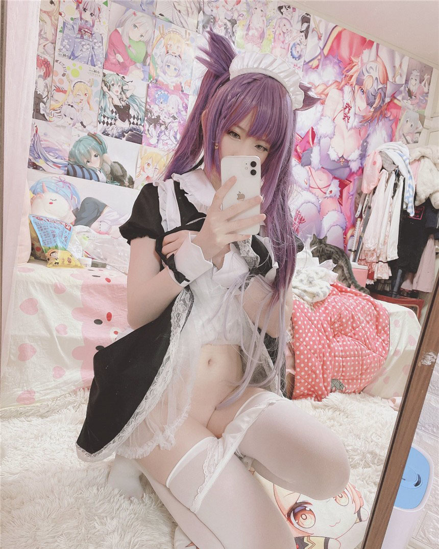 角色扮演的可愛女孩、好想把OK蹦撕下來
