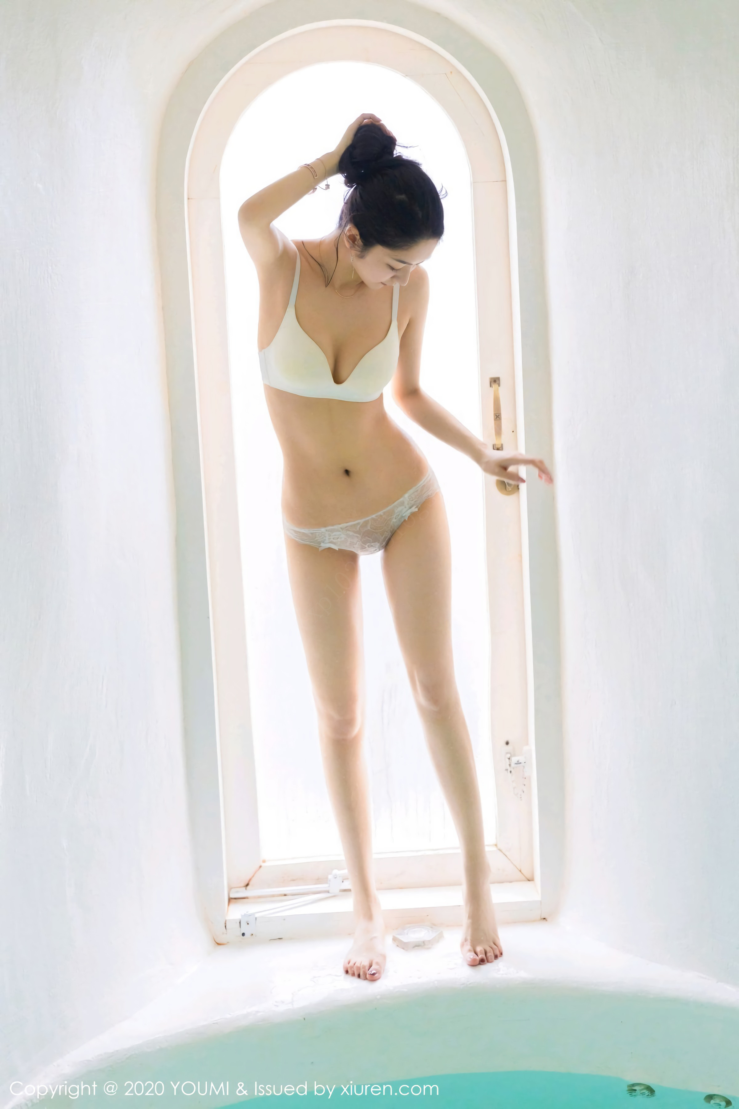 室內(nèi)泳池，冰清玉潔玲瓏心