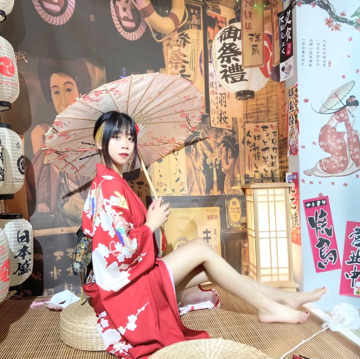 誘人美女的鮮嫩美腳