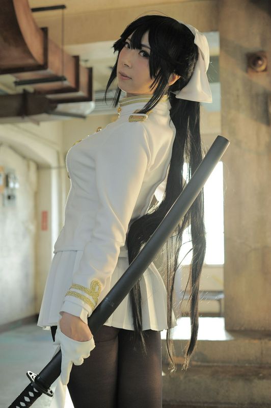 軍服の十代の少女