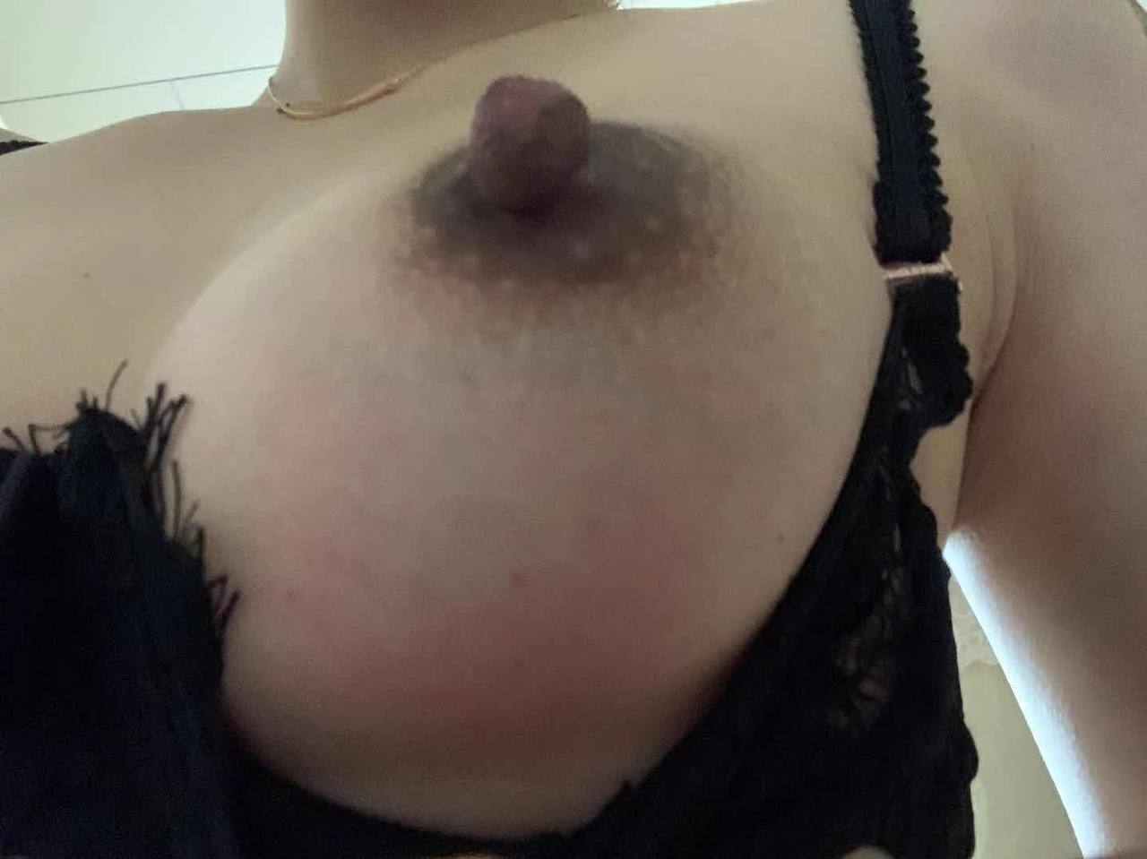 一雙明月貼胸前 紫禁葡萄碧玉圓