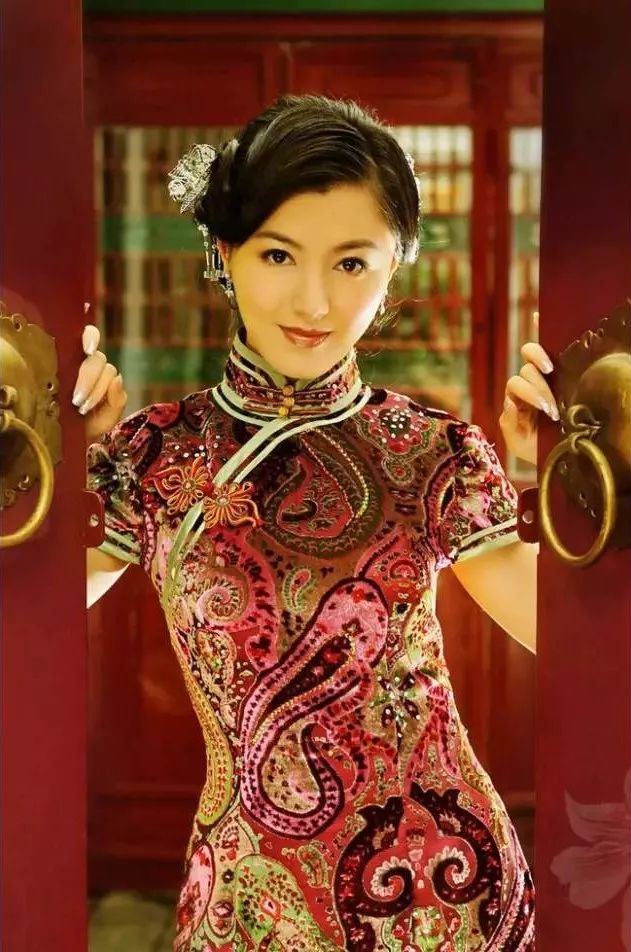 每個(gè)男人心里，住著一位旗袍美人