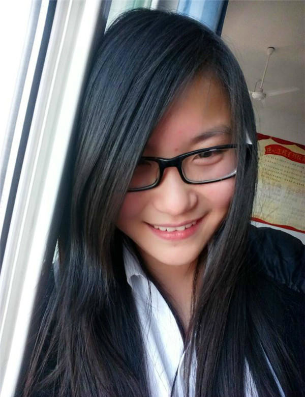 山東大學(xué)理工系花漂亮爆乳大奶女友與男友大尺度私拍流出-李美X