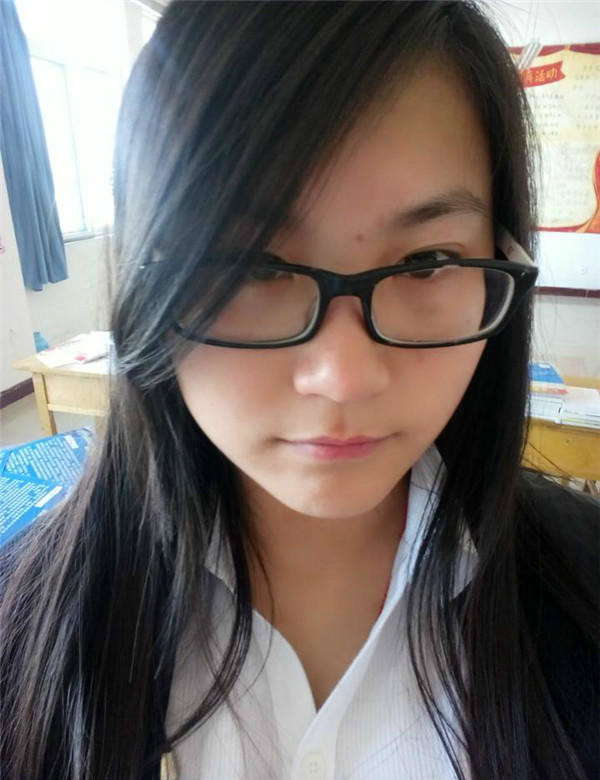 山東大學(xué)理工系花漂亮爆乳大奶女友與男友大尺度私拍流出-李美X