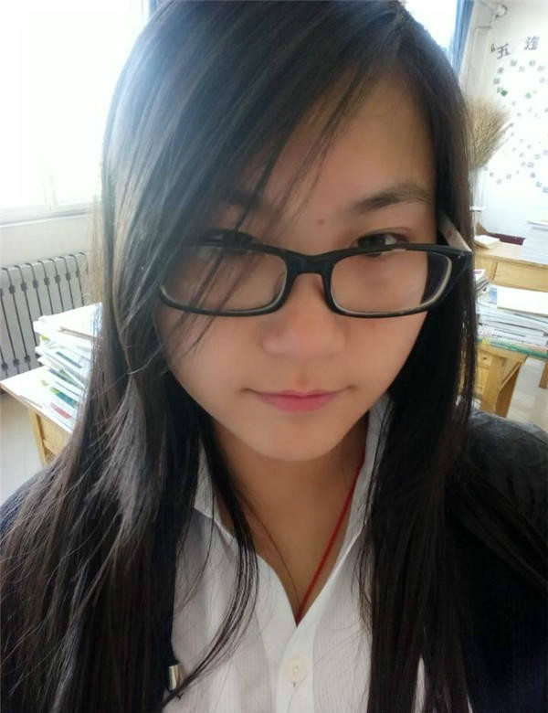 山東大學(xué)理工系花漂亮爆乳大奶女友與男友大尺度私拍流出-李美X
