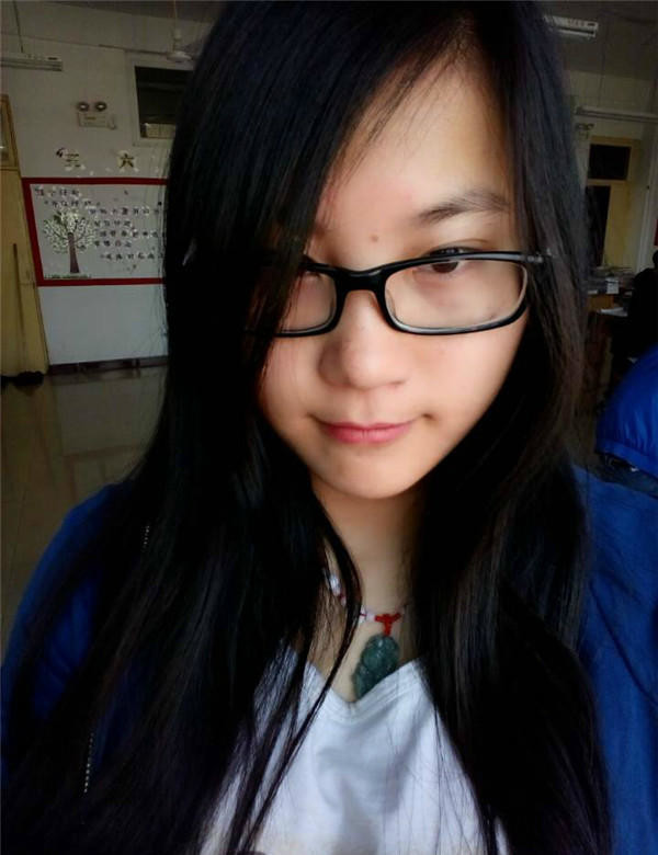 山東大學(xué)理工系花漂亮爆乳大奶女友與男友大尺度私拍流出-李美X