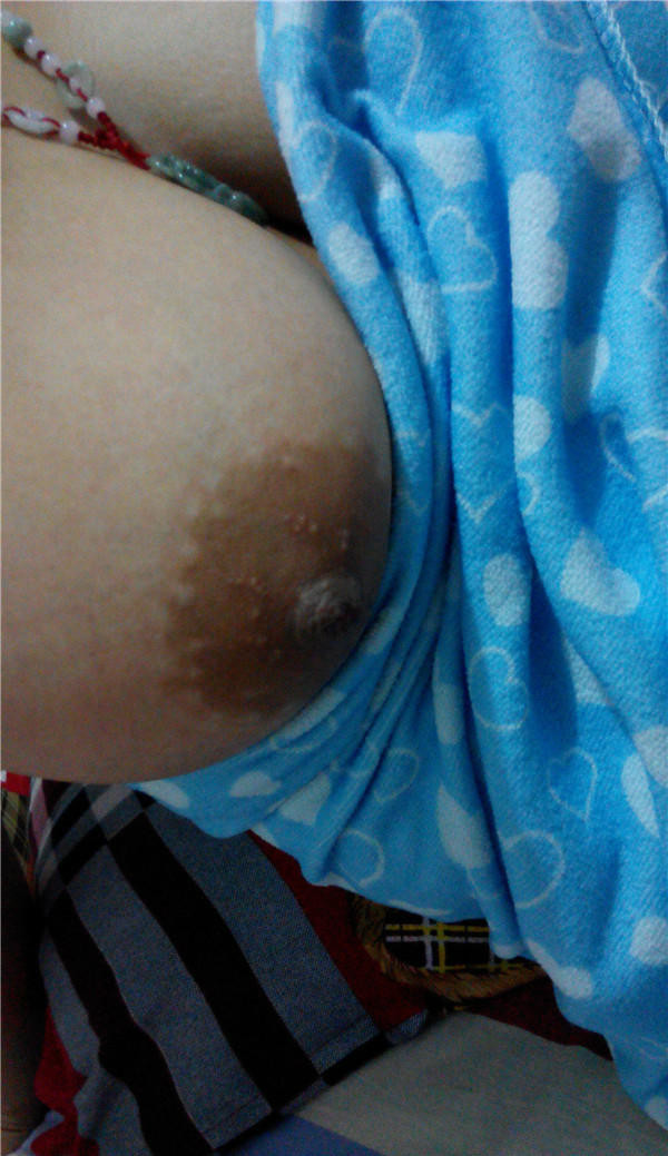 山東大學(xué)理工系花漂亮爆乳大奶女友與男友大尺度私拍流出-李美X