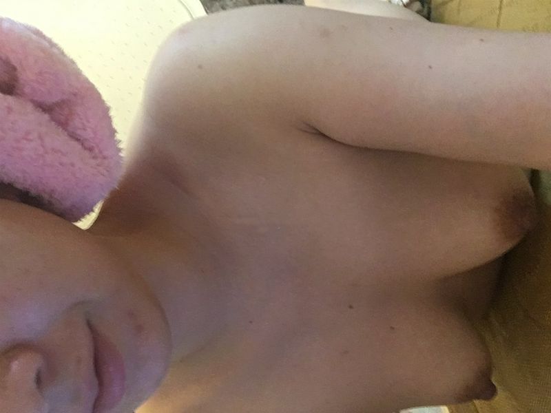 溫州高顏值美少婦自拍流出，美乳粉木耳好身材