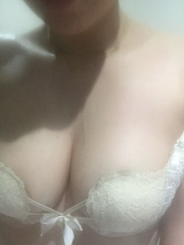 溫州高顏值美少婦自拍流出，美乳粉木耳好身材
