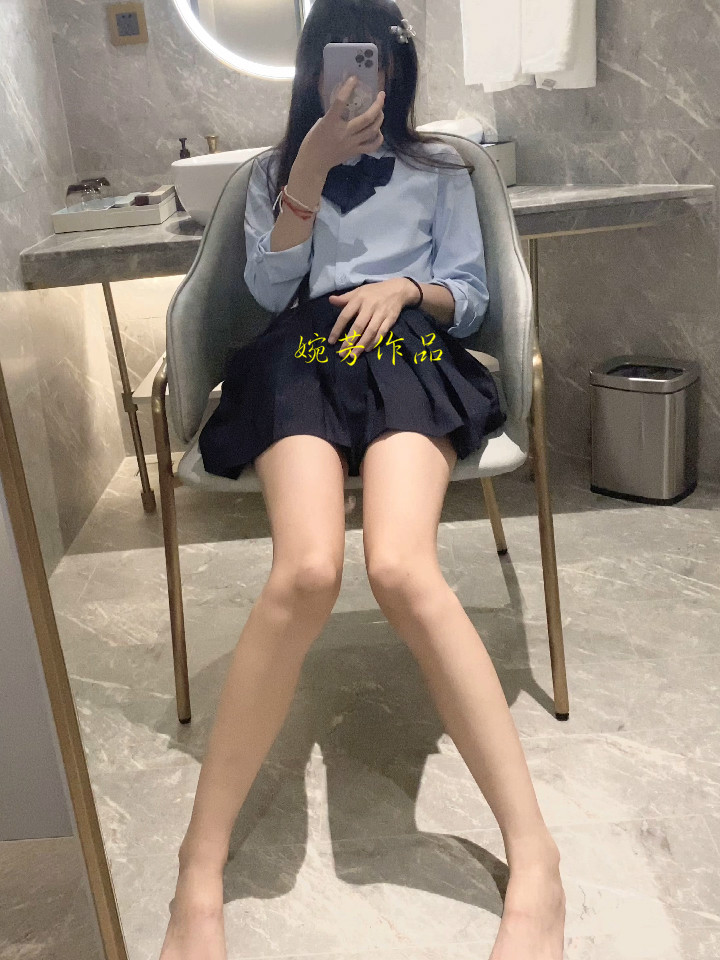 我已經(jīng)不在深圳啦！已經(jīng)回成都了！嗚嗚嗚.深圳的不用dd了！ 成都約飯可以叫我！干飯王