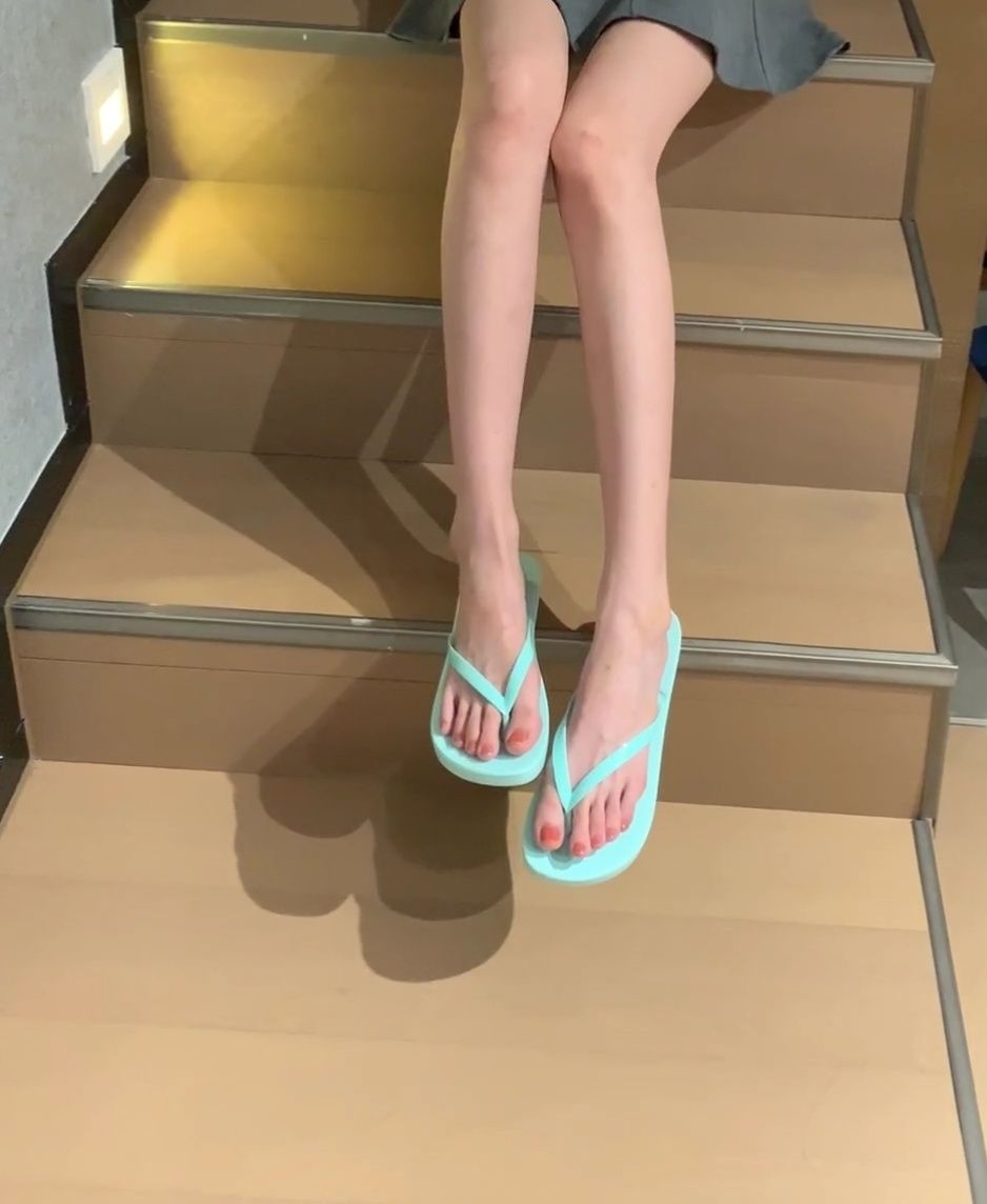 美腳玉足惹人憐 口含把玩欲還休 第三期