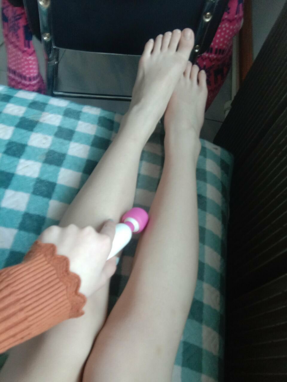 估計是初中妹子，下面毛還沒長齊