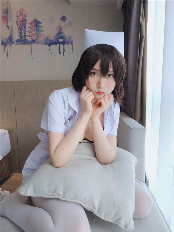 短發(fā)小護(hù)士