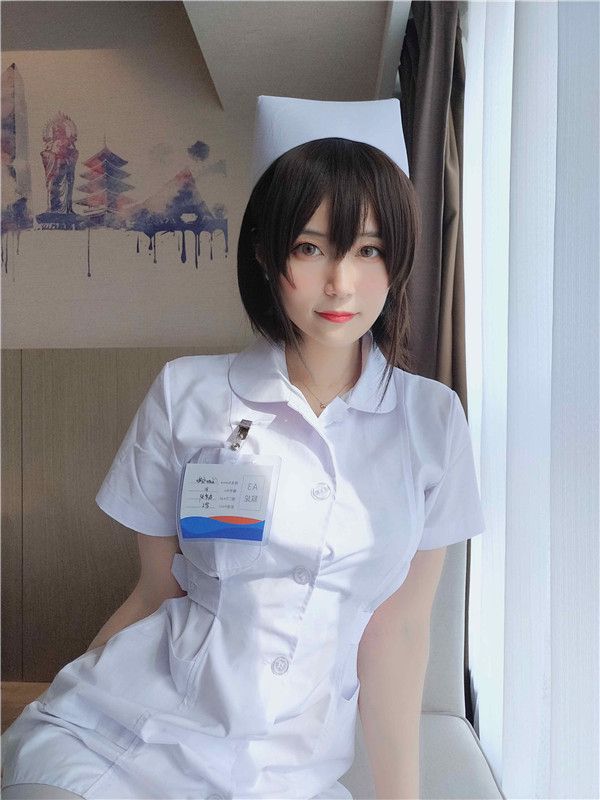 短發(fā)小護(hù)士