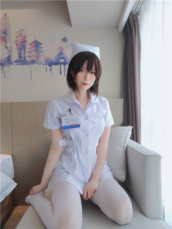 短發(fā)小護(hù)士