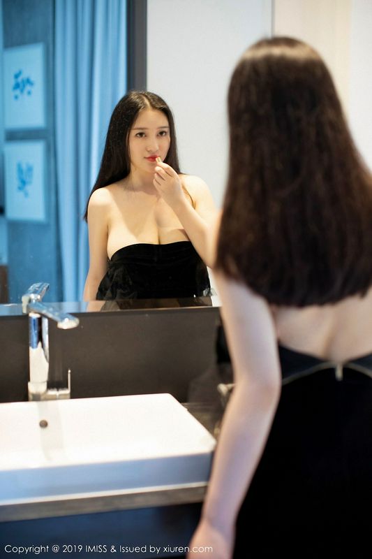 歐派女神恩一黑絲與襯衫濕身