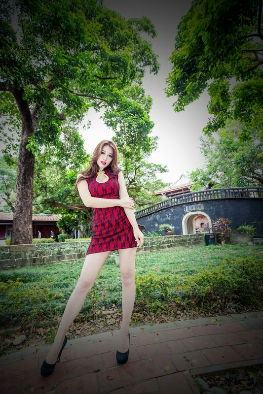 Model寫真系列長(zhǎng)腿美模鄔育锜旗袍古典風(fēng)高跟美腿