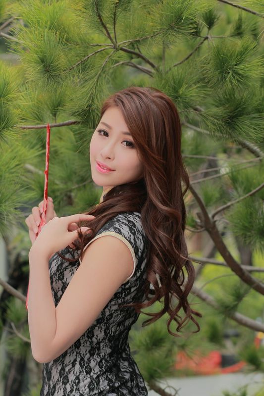 Model寫真系列長(zhǎng)腿美模鄔育锜旗袍古典風(fēng)高跟美腿
