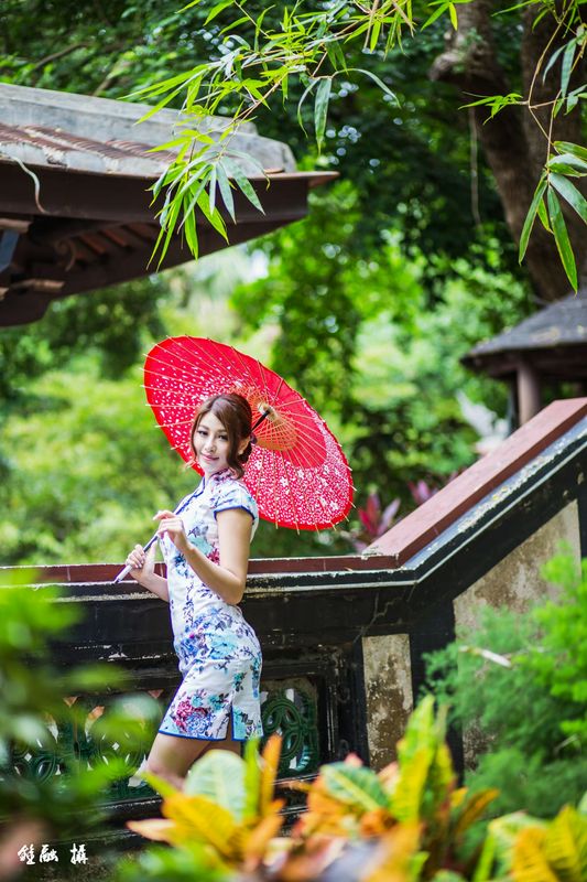 Model寫真系列長(zhǎng)腿美模鄔育锜旗袍古典風(fēng)高跟美腿