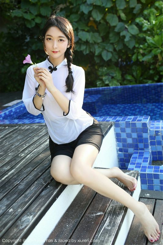 Angela喜歡貓性感寫(xiě)真