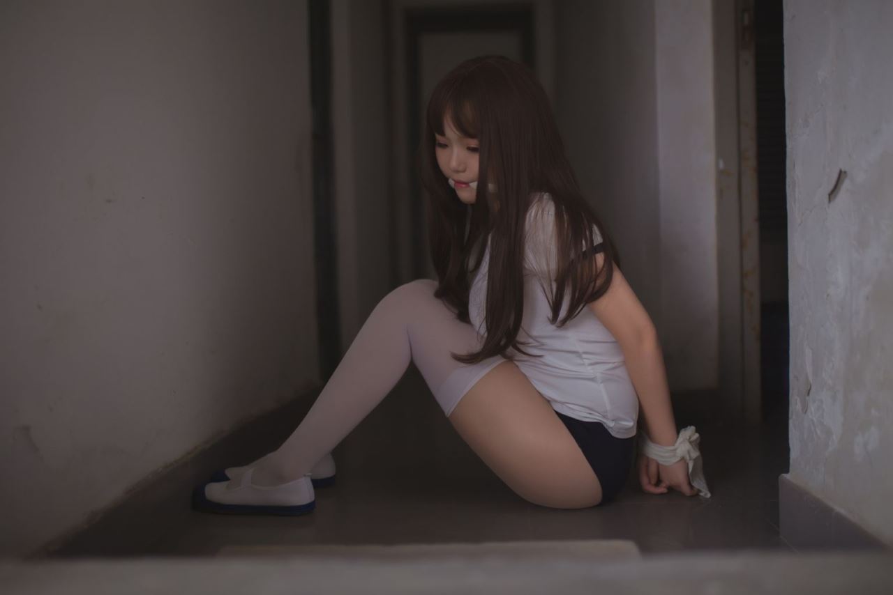 摸著你的良心說話-Yoko宅夏經(jīng)典Cos白絲捆綁