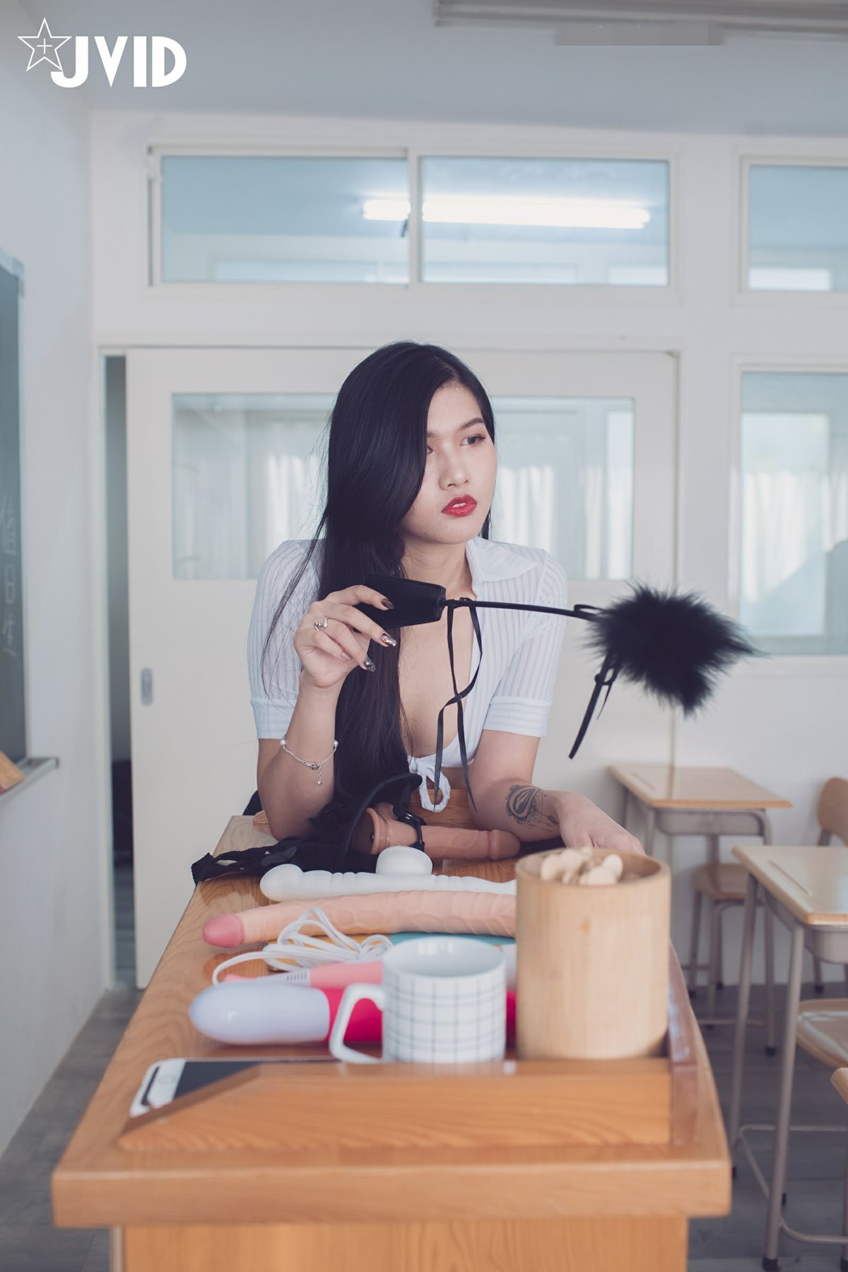 四個女孩在教室開展多人運(yùn)動教學(xué)課程