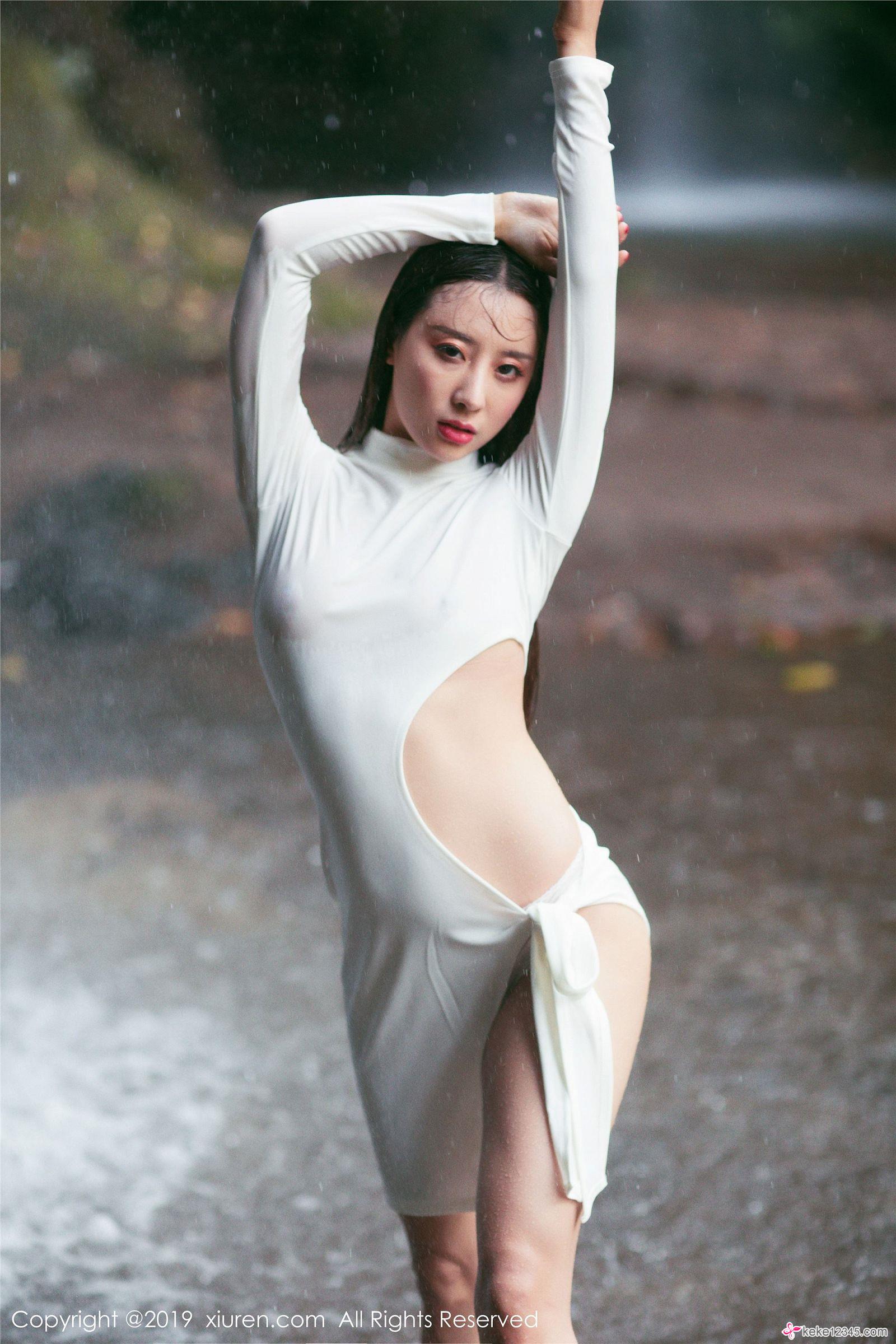 曼妙的身材，圓潤(rùn)的翹臀