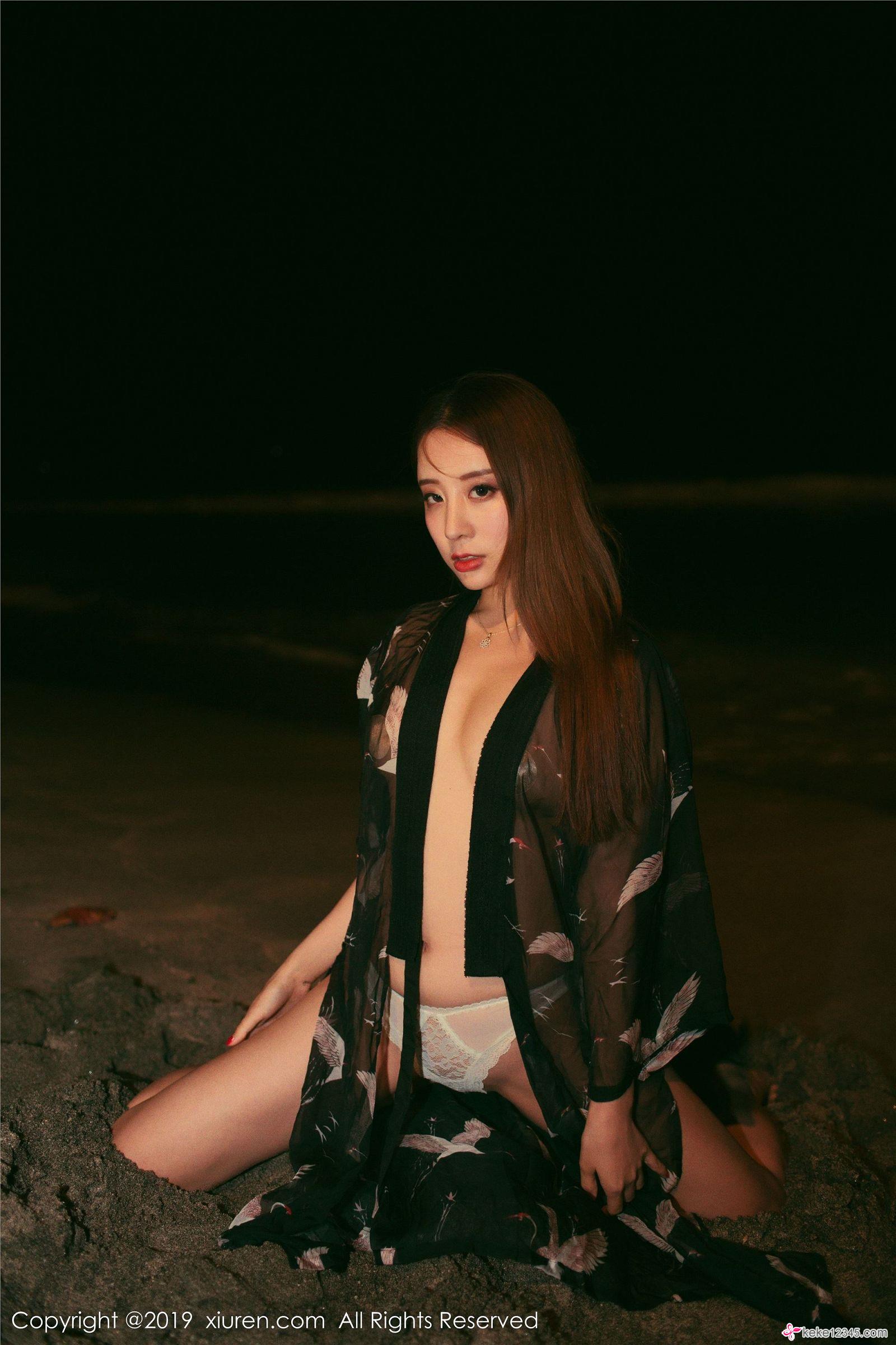 曼妙的身材，圓潤(rùn)的翹臀