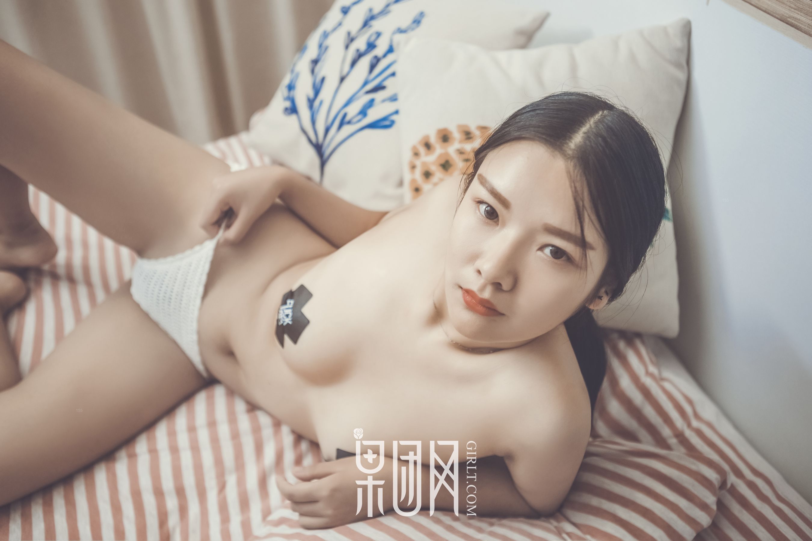 果團(tuán)新人全裸出境