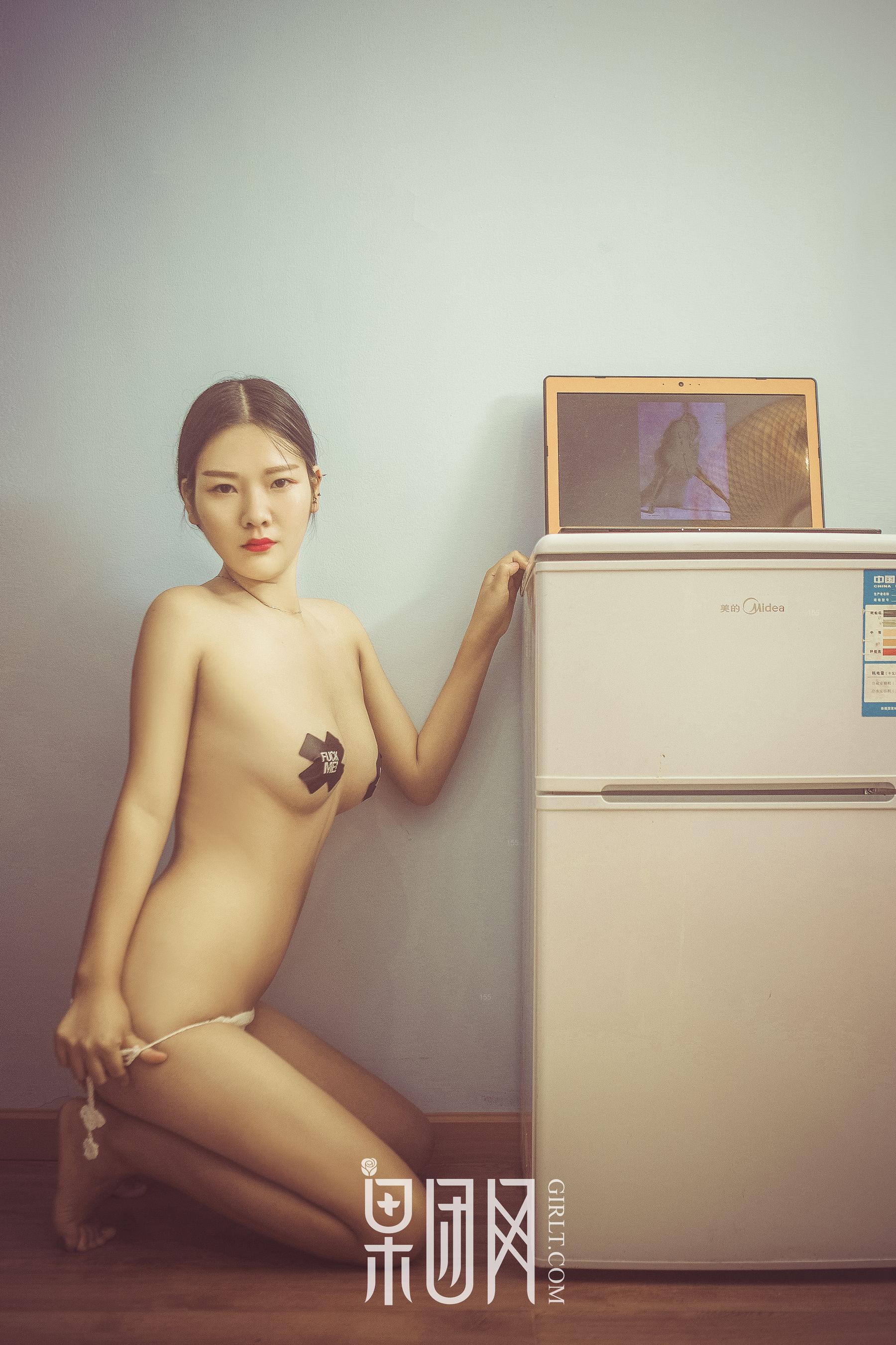 果團(tuán)新人全裸出境