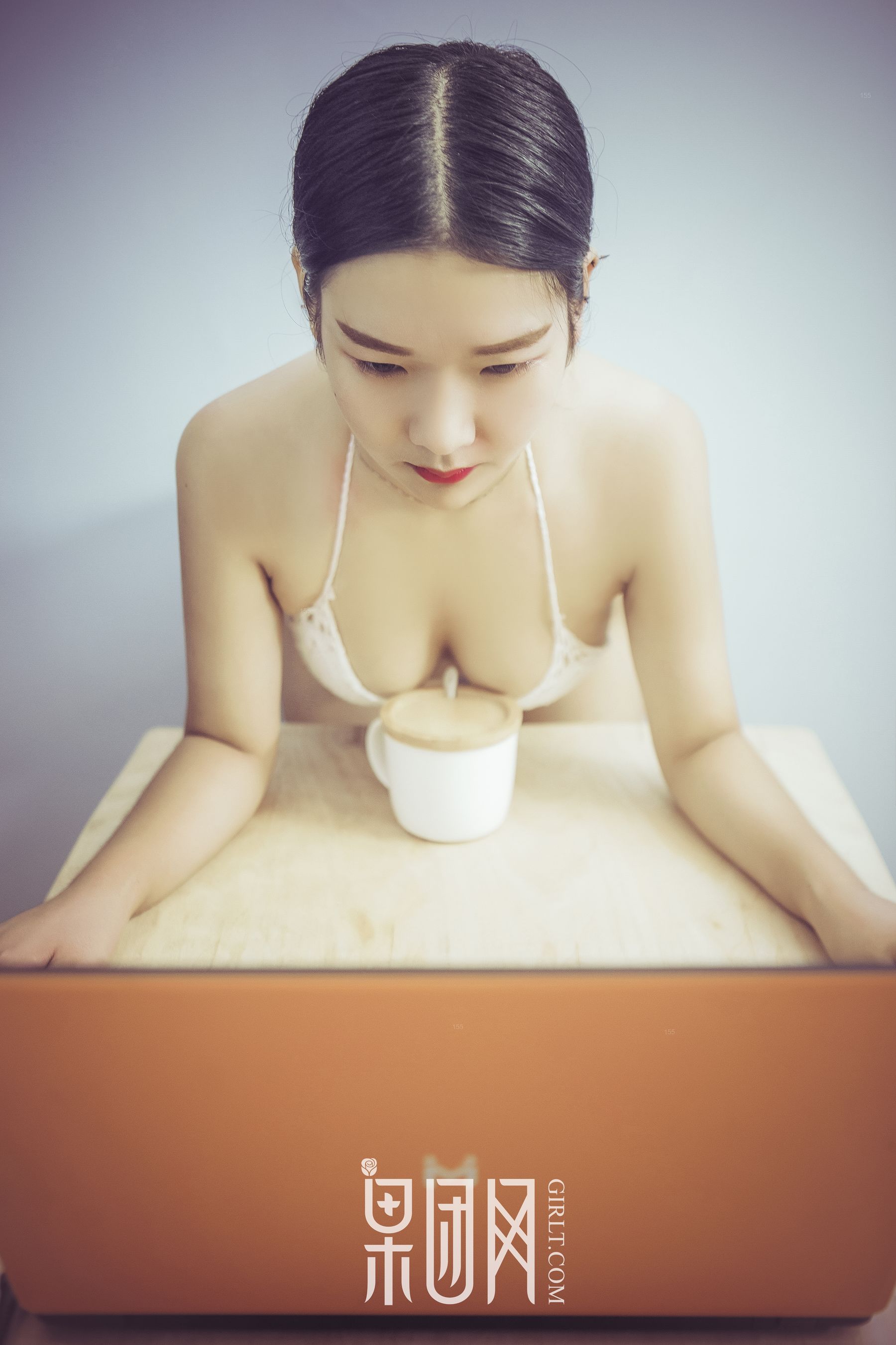 果團(tuán)新人全裸出境