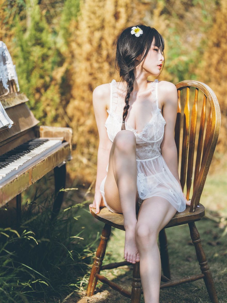 白裙清純小姐姐農(nóng)莊寫真