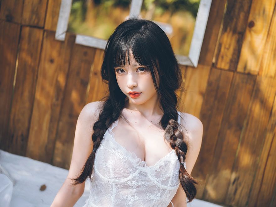 白裙清純小姐姐農(nóng)莊寫真