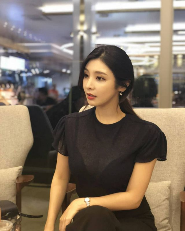 韓國(guó)正妹樸賢書B(niǎo)J女主播的泰國(guó)行又性感又清涼