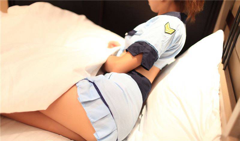 制服長(zhǎng)腿誘惑少女